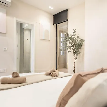 Sophisticated With Balcony & Views By Rems