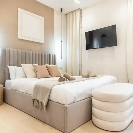 Sophisticated With Balcony & Views By Rems Apartment