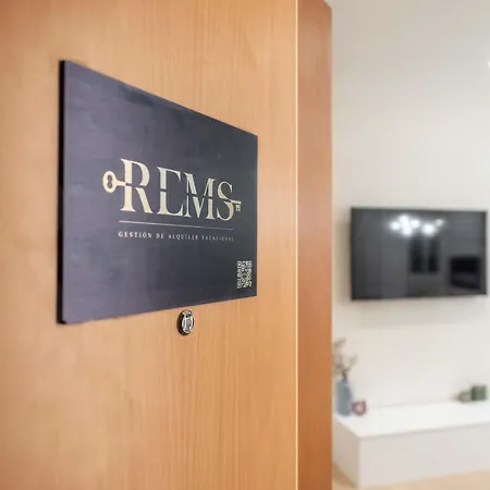 Apartment Sophisticated With Balcony & Views By Rems *