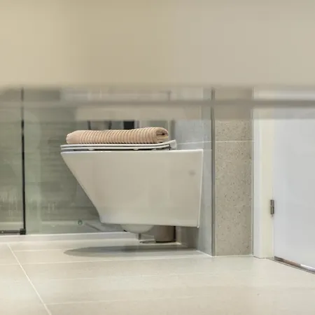Sophisticated With Balcony & Views By Rems *