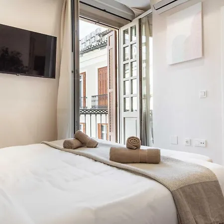 Apartment Sophisticated With Balcony & Views By Rems