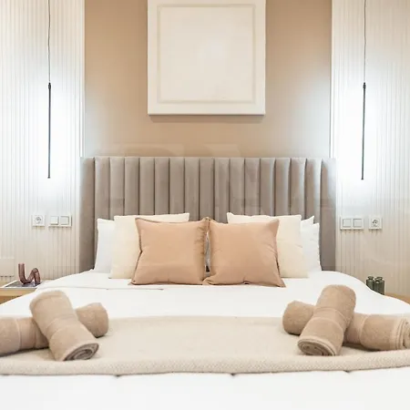 Sophisticated With Balcony & Views By Rems Appartement
