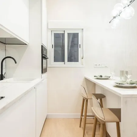 Sophisticated With Balcony & Views By Rems Appartement Málaga